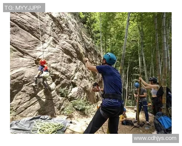 杭州攀岩队边路渗透战术解析与实战应用探讨 杭州攀岩队边路渗透战术解析与实战应用探讨