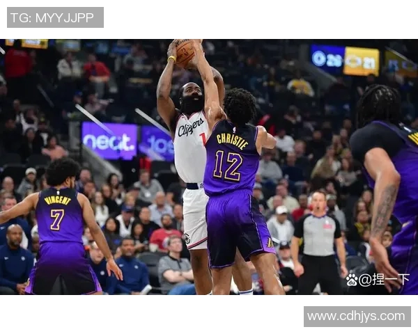 快船与开拓者激战8月8日NBA季前赛精彩回顾与分析